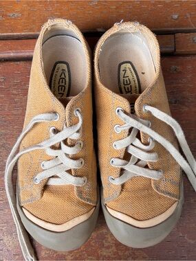 KEEN Coronado Women's Yellow Canvas Lace-Up Sneakers